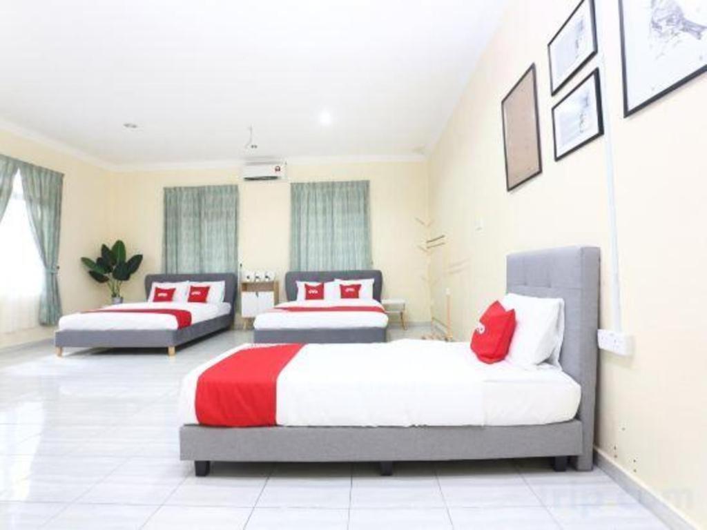 Oyo 89607 Aloha Chalet Kampung Raja Bagian luar foto
